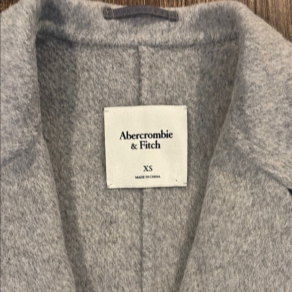 Wilfred Gray Blazer with Notched Lapels and Structured Shape - Picture 2 of 3